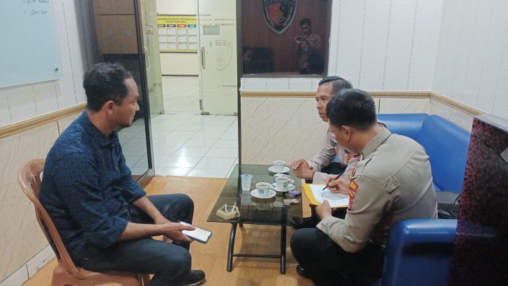 Kasiwas Polresta Tangerang beserta Anggota Lakukan Klarifikasi Pengaduan Masyarakat ke Polresta Tangerang. (02/05).