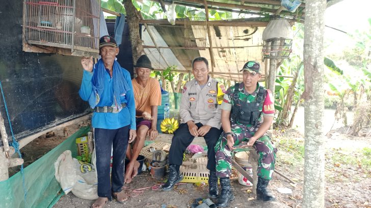 Bhabinkamtibmas Desa Sukamamah Bripka M.Wirman melaksanakan sambang wargaMei 09, 2024 kamisGiat sambang desa merupakan salah satu tugas rutin Bhabinkamtibmas yakni dengan melaksanakan kunjungan kepada masyarakat binaannya untuk menjalin silaturahmi yang lebih erat dan menyampaikan pesan-pesan kamtibmas serta mencari informasi yang berkembang di masyarakat agar tercipta situasi kamtibmas yang aman dan kondusif, Kamis(09/05/2024 )
