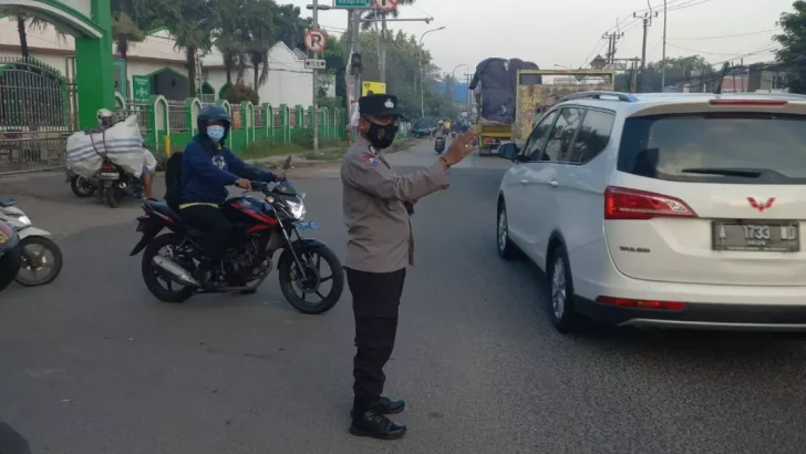 Babinkamtibmas Desa Gembong BRIPKA GUNTUR laksanakan Protap pagi wujud nyata Pelayanan Masyarakat
