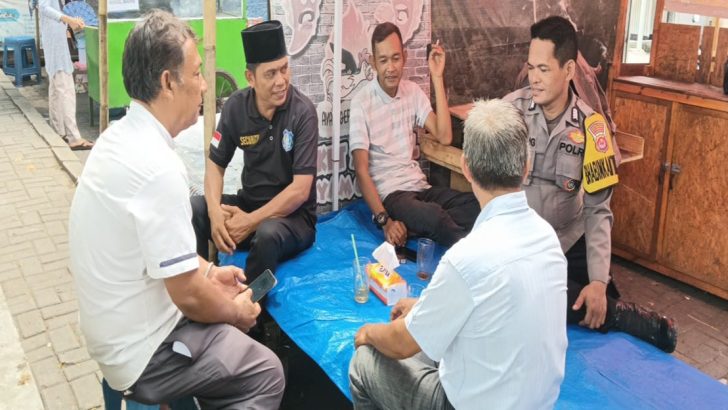 Menjalin Tali Silaturahmi dengan para Sesepuh, Polsek Kresek kunjungi Tokoh Masyarakat di Desa