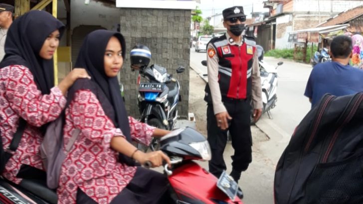 Anggota Polsek Kresek lakukan Patroli Mobile dan Dialogis di Wilayah Hukum Polsek Kresek
