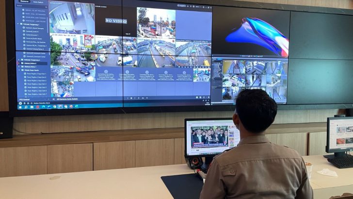 Kab. Tangerang – Guna memonitoring situasi Kamtibmas di Daerah Hukum Polresta Tangerang, Personel Bag Ops Polresta Tangerang laksanakan Pemantuan CCTV di Ruang Command Center Polresta Tangerang (17/05/2024).