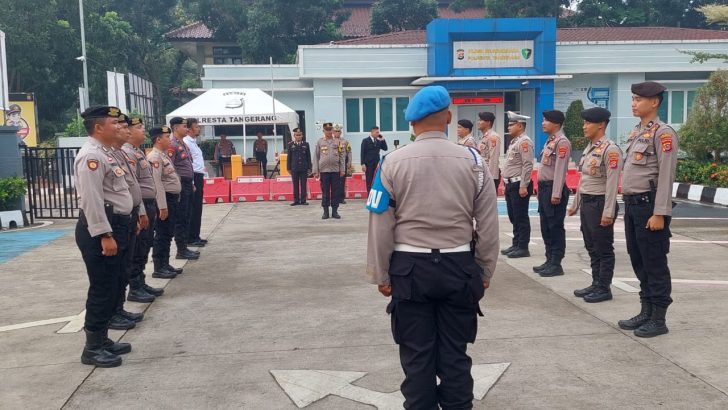 PIKET SIPROPAM POLRESTA TANGERANG MELAKSANAKAN PENGAWASAN SERAH TERIMA TUGAS PIKET