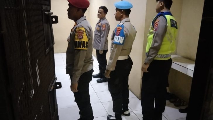 PENGECEKAN MALAM PADA RUANG TAHANAN POLRESTA TANGERANG PADA OLEH PIKET SIPROPAM POLRESTA TANGERANG