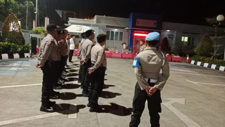 SIPROPAM MELAKSANAKAN PENGECEKAN APEL MALAM PIKET FUNGSI POLRESTA TANGERANG