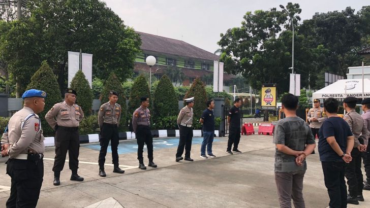 PIKET SIPROPAM POLRESTA TANGERANG MELAKSANAKAN PENGAWASAN SERAH TERIMA TUGAS PIKET