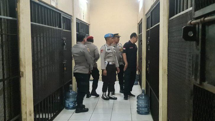 PENGECEKAN MALAM PADA RUANG TAHANAN POLRESTA TANGERANG PADA OLEH PIKET SIPROPAM POLRESTA TANGERANG