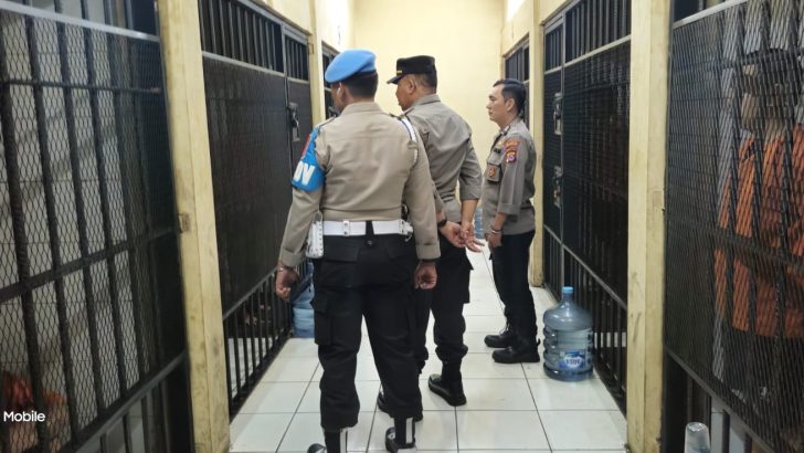 PENGECEKAN MALAM PADA RUANG TAHANAN POLRESTA TANGERANG PADA OLEH PIKET SIPROPAM POLRESTA TANGERANG