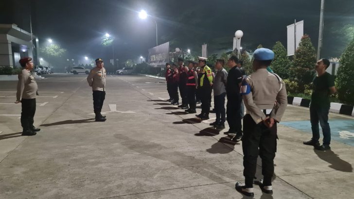 SIPROPAM MELAKSANAKAN PENGECEKAN APEL MALAM PIKET FUNGSI POLRESTA TANGERANG