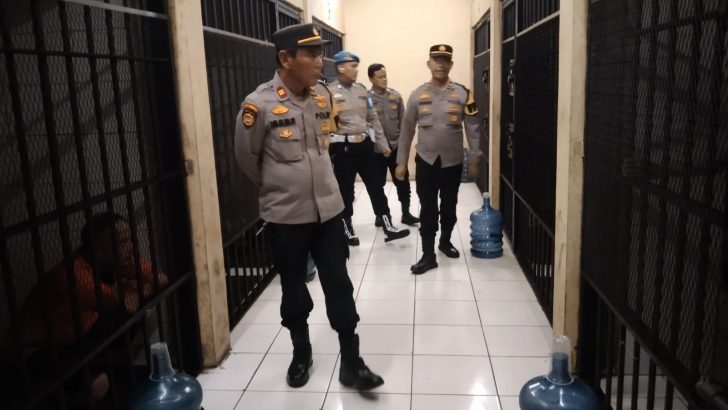 PENGECEKAN MALAM PADA RUANG TAHANAN POLRESTA TANGERANG PADA OLEH PIKET SIPROPAM POLRESTA TANGERANG