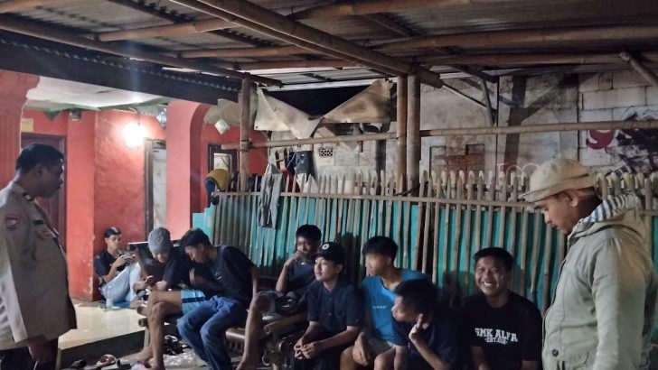 Piket Fungsi Polsek Rajeg Laksanakan Giat Patroli Mobile Malam Hari di Wilayah Hukum Polsek Rajeg Polresta Tangerang, Senin (03/06/2024).dini hari