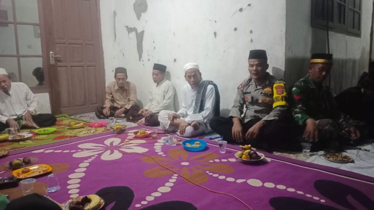 Bhabinkamtibmas menghadiri Syukuran warga