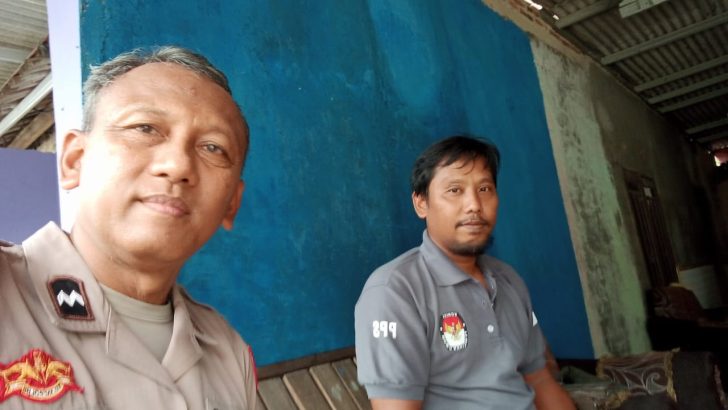 Polisi RW Polsek Kresek tak henti-hentinya kunjungi warga di Desa guna pendekatan diri kepada warga di Binaannya di Desa.