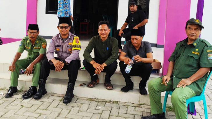 Bhabinkamtibmas Sambang Kantor Desa Binaan