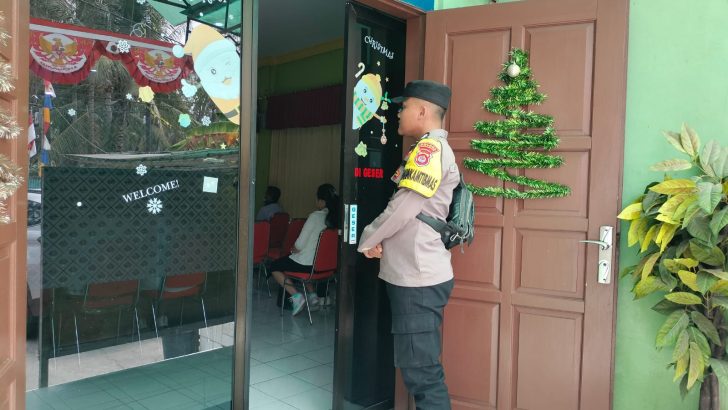 Personil Polsek Mauk PolrestaTangerang Melaksanakan Pengamanan Gereja GPDI
