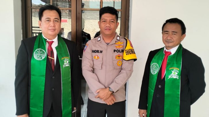 Bripka Andri Wojaya Bhabinkamtibmas Polsek Pasar Kemis Berikan Pelayanan Melalui Pam Gereja GPIB