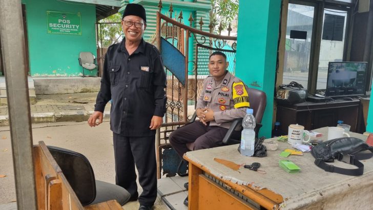 Briptu M. Muzofar Zam Zami Bhabinkamtibmas Polsek Pasar Kemis Sambang DDS Ke Warga