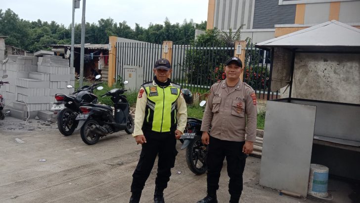 Panit Pam Waster dan Personil Sat Pamobvit Polresta Tangerang melaksanakan patroli di area proyek pembangunan di Kawasan Industri Cikupa Mas.