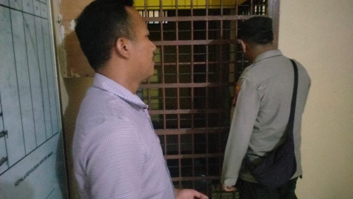 Protap Tiap Hari Personil Polsek Mauk Polresta Tangerang Polda Banten Cek Ruang Tahanan Pada Malam Hari