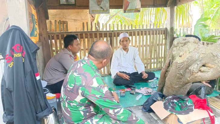 Bhabinkamtibmas Sambang Warga Binaan Desa Gintung Pastikan Desa Aman