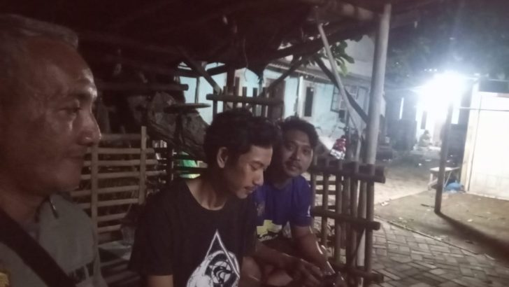 Upaya pendekatkan diri kepada masyarakat, Polsek Kresek kunjungi warga di Desa dalam rangka Program Polisi RW.