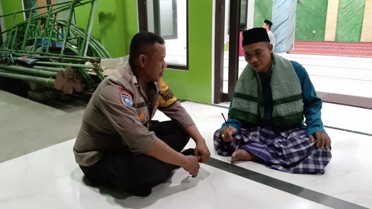 Peretat Silaturahmi, Bhabinkamtibmas Sambang Tokoh Agama di Desa Binaan