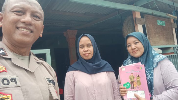 Upaya pendekatkan diri kepada masyarakat, Polsek Kresek kunjungi warga di Desa dalam rangka Program Polisi RW.