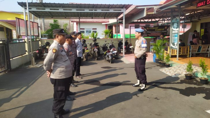Mengawali tugas rutin, Kanit Provost Polsek Kresek pimpin Apel Pagi di halaman Mapolsek Kresek.