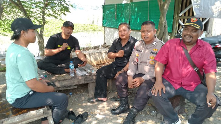 Bhabinkamtibmas Sampaikan Pesan Kamtibmas, Sambangi Tokoh Pemuda