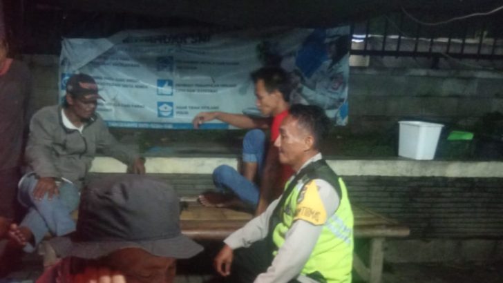 Pastikan wilayah aman dan upaya pencegahan Guantibmas di Wilayah, Polsek Kresek lakukan giat Patroli Mobile malam hari.