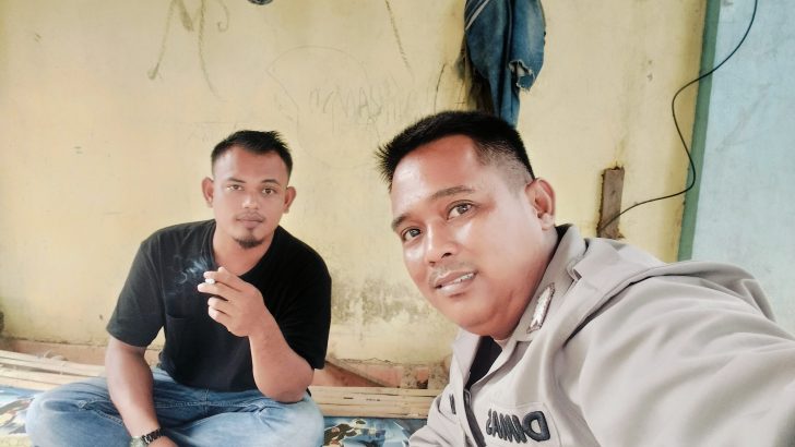 Polisi RW Polsek Kresek tak henti-hentinya kunjungi warga di Desa guna pendekatan diri kepada warga di Binaannya di Desa.