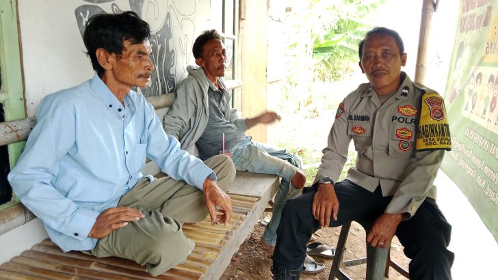 KEGIATAN RUTIN BINAMAS DESA SUKASARI RAJEG SAMBANG DAN HIMBAUAN KAMTIBMAS KEPADA WARGA
