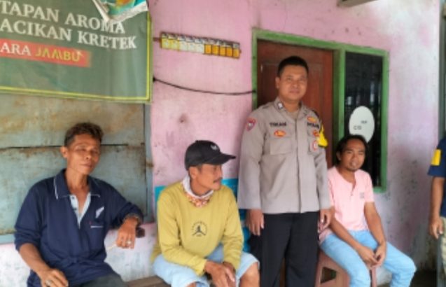 Binmas Ds Mekarsari Bripka Trian sambangi warga dan berikan edukasi Kamtibmas