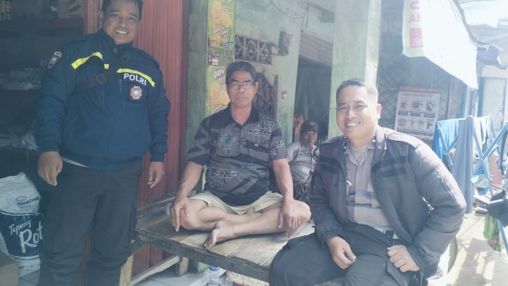 Menjaga Sinergitas dengan masyarakat, Polsek Kresek lakukan Patroli Mobile dan Dialogis