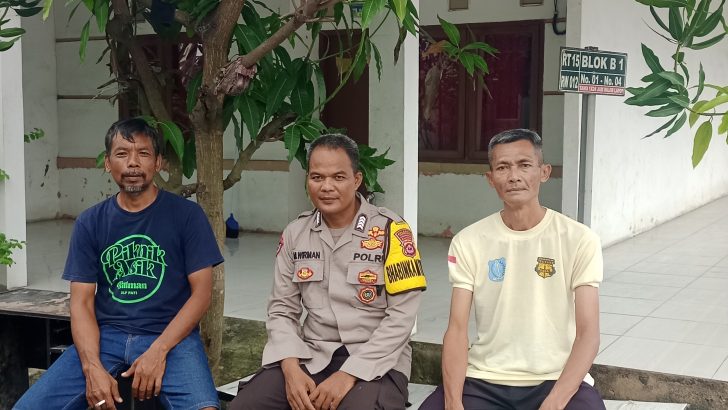 Bhabinkamtibmas desa Sukamanah sambang ke petugas keamanan perumahan