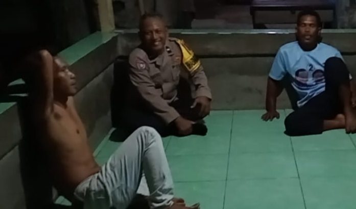 Anggota Polsek Kresek lalukan Patroli Sambang di Desa, sebagai bentuk upaya pendekatan diri dengan masyarakat.