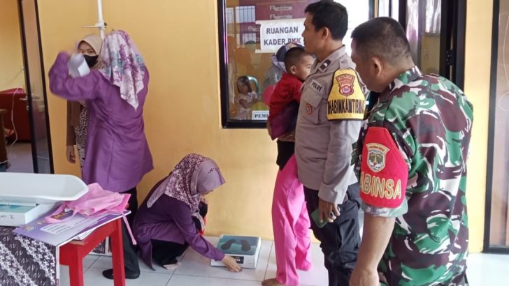 Dalam upaya menjalin sinergitas TNI-Polri dengan masyarakat, Polsek Kresek bersama Koramil 07 Kresek lakukan Sambang DDS di Desa.