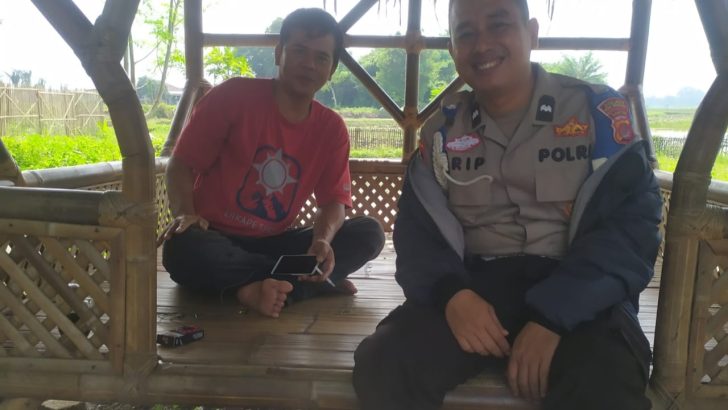Gencarkan program Polisi RW, Anggota Polsek Kresek kunjungi warga di Desa.