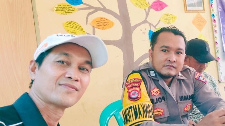 Kesigapan Polisi RW Polsek Kresek dalam segala permasalahan diwilayah, Anggota Polsek Kresek kunjungi warga di Desa.