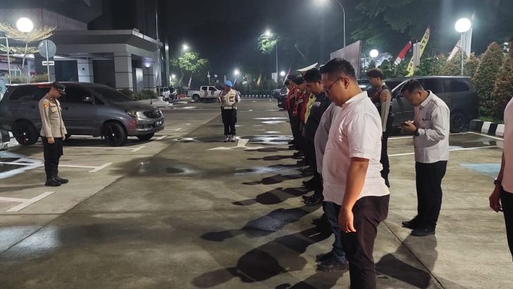 SIPROPAM MELAKSANAKAN PENGECEKAN APEL MALAM PIKET FUNGSI POLRESTA TANGERANG