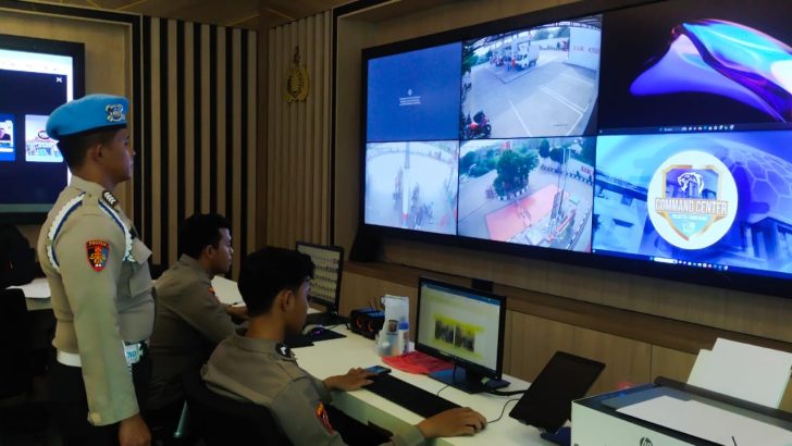 PENGECEKAN SITUASI RUANG COMMAND CENTRE POLRESTA TANGERANG OLEH PIKET SIPROPAM POLRESTA TANGERANG
