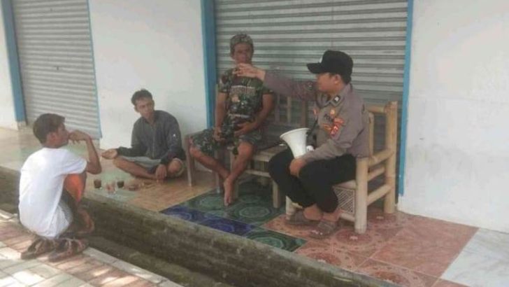 Sambang Desa, Brigadir Nugraha (Personil Satbinmas) Ajak Warga Jaga Keamanan Lingkungan