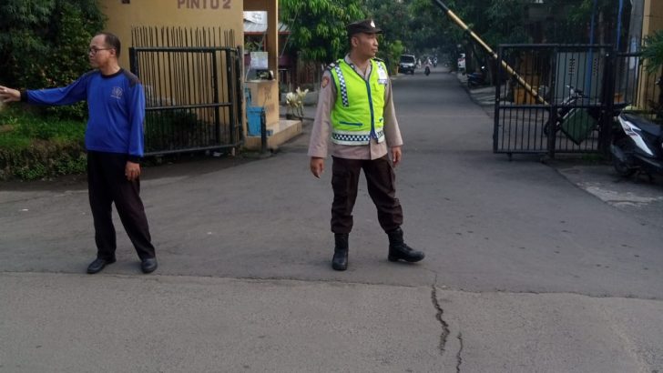 Protap Pagi Hari Berikan Pelayanan Prima Kepada Masyarakat Polsek Panongan Polresta Tangerang Laksanakan Strong Point Gatur Lalin