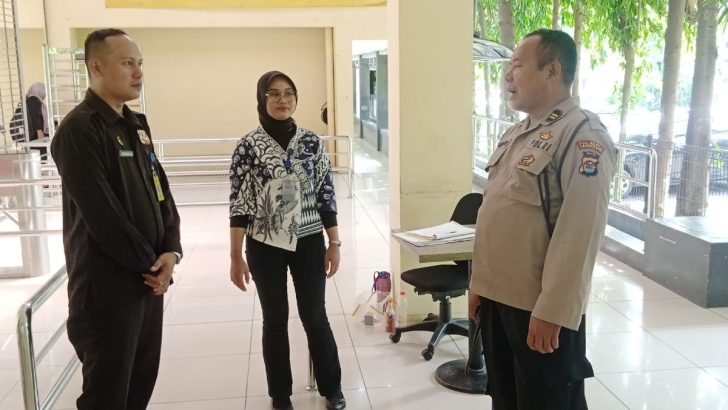 Pastikan Kenyamanan Pengunjung Anggota Piket Polsek Panongan Monitoring Wisata Water World dan World Of Wonder Citra Raya