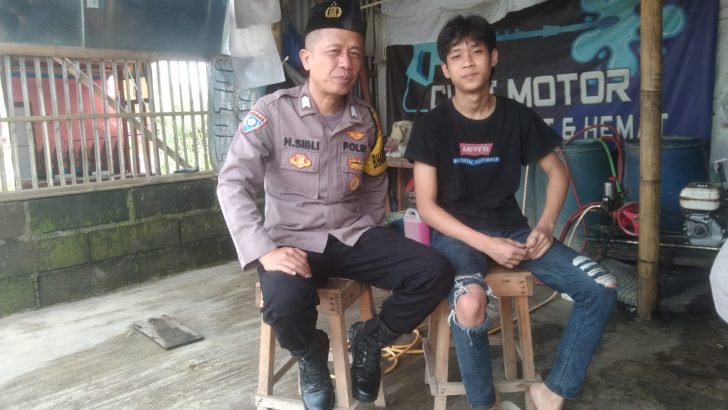 Sampaikan Himbauan Kamtibmas, Binmas Polsek Pasar Kemis  Sambangi Warga