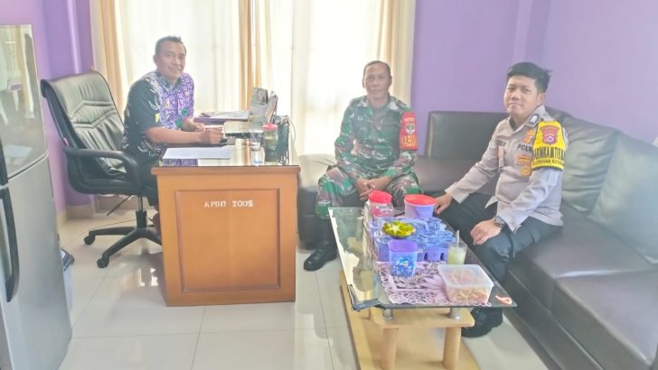 Guyub TNI-Polri, Bhabinkamtibmas Polsek Pasar Kemis Bersama Babinsa Sambang Kelurahan