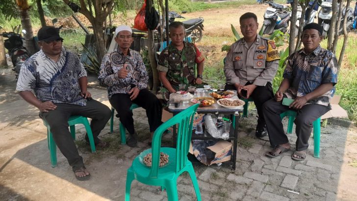 Binmas Ds Mekarsari Bripka Trian sambang dan berikan edukasi Kamtibmas kpd masyarakat