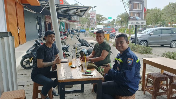 Ajak Jaga Keamanan Wilayah, Bhabinkamtibmas Polsek Panongan Polresta Tangerang Sambangi Warga Desa Binaan