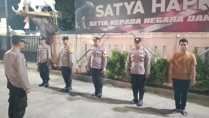 Anggota Polsek Cisoka Polresta Tangerang Melaksanakan Giat Apel Malam Dipimpin Pawas.