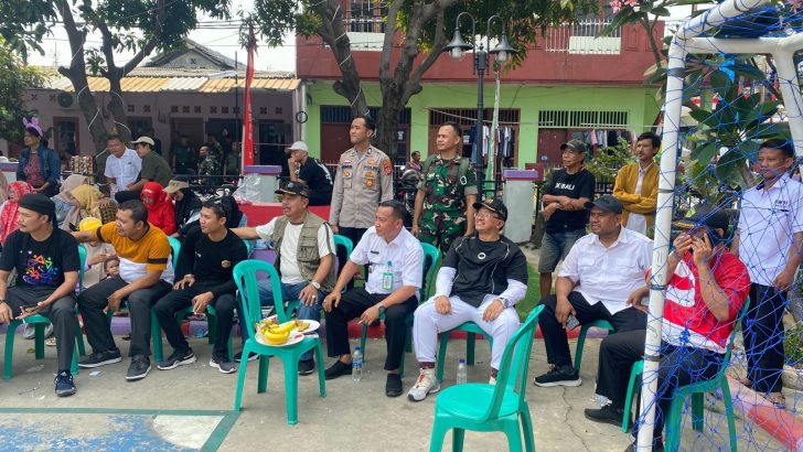 Bhabinkamtibmas Polsek Pasar Kemis Monitoring Turnamen Bola Volley Meriahkan HUT RI ke-79 Tahun